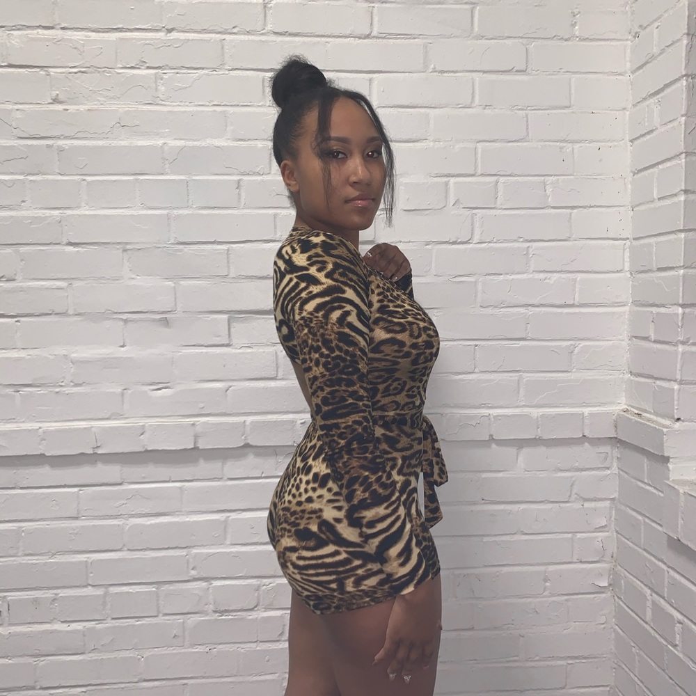 Cheetah print romper - Picture 4 of 4